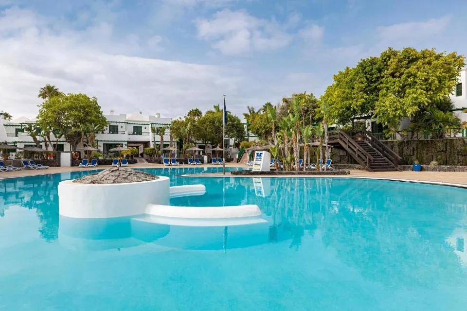 🌞 Lanzarote: Vuelos + Hotel 4* + Media Pensión