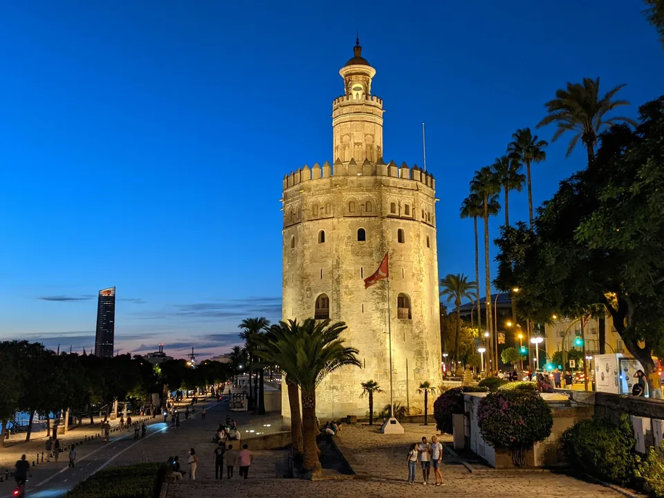 🍊 Sevilla: Escapada de 5 Días en Hotel Céntrico + Desayuno incluido