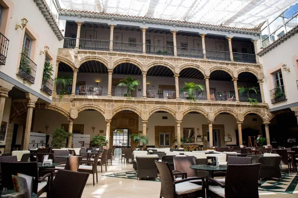 🏨 Ávila: Hotel 4* + Media Pensión + Cava