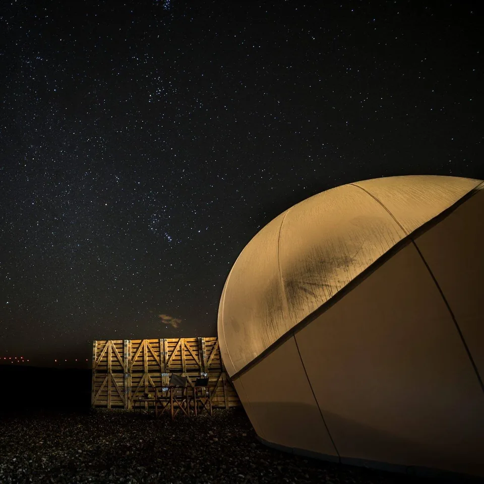 🏜️ Hotel Burbuja y Cubos de Diseño en el Desierto de las Bardenas