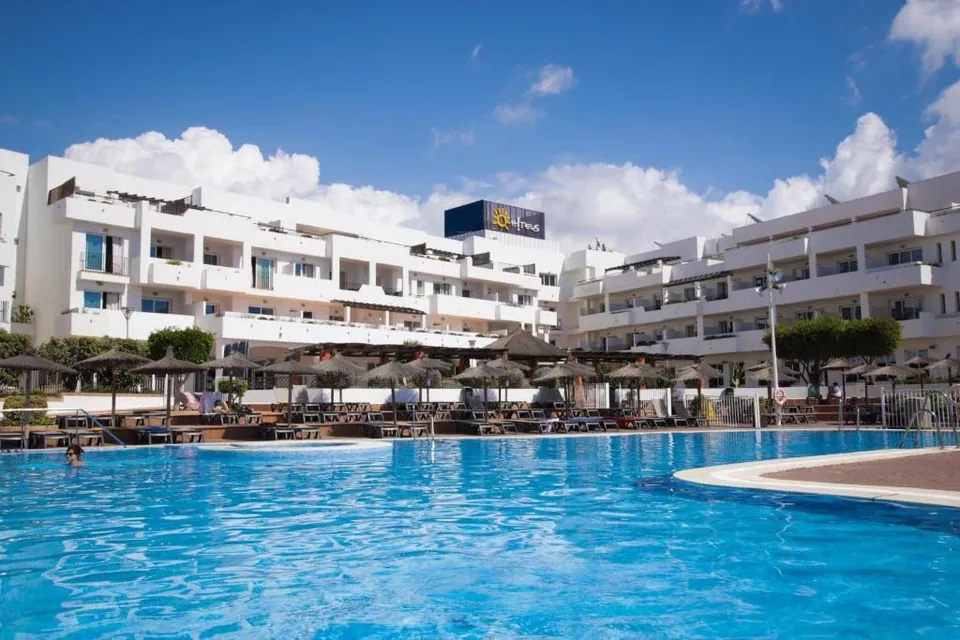 🏖️ Cabo de Gata: Hotel 4* + Media pensión para 2 adultos + 2 niños