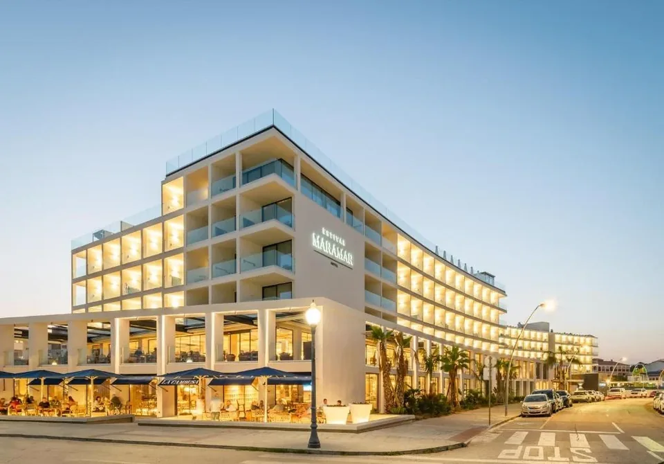 🏨 Comarruga: Hotel 4* + Media Pensión + Spa