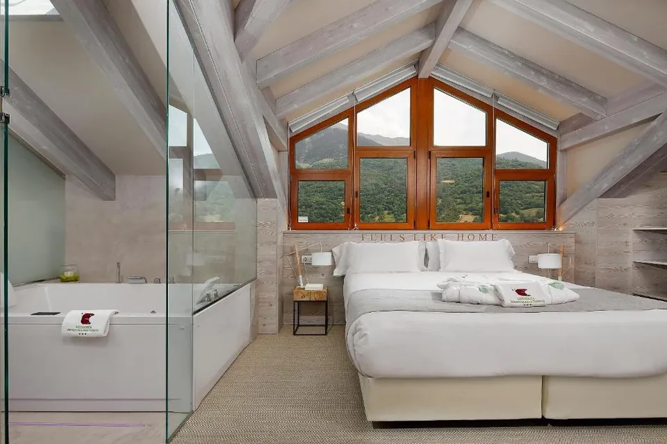 🧖 Hotel Boutique con Jacuzzi XXL en la Habitación