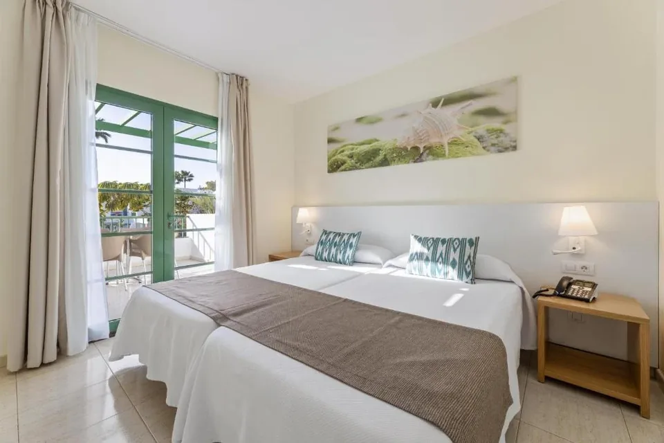 🌞 Lanzarote: Vuelos + Hotel 4* + Media Pensión