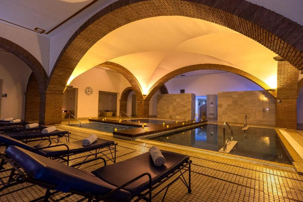 💐 Escapada a Histórico Hotel Balneario de Lujo en La Garriga