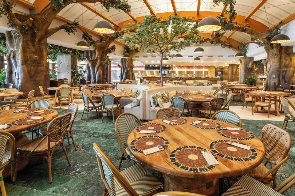 🗿 Benalmádena: Hotel Polinesio Temático 4* + Desayuno