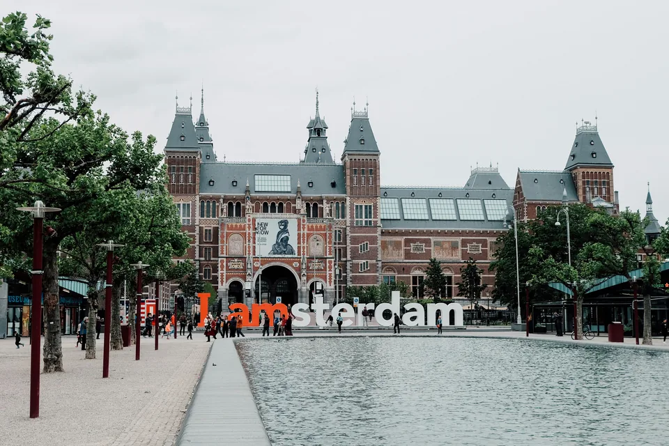 🚲 Ámsterdam te espera con este planazo de 4 días ✈️ + 🏨