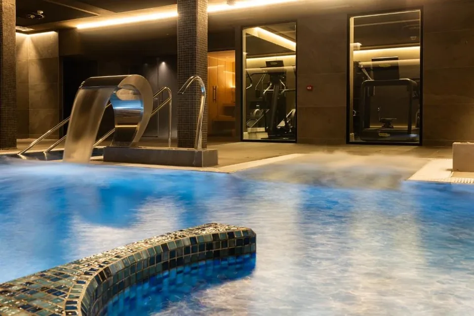 🏙️ San Sebastian: Hotel 4* + Desayuno + Spa