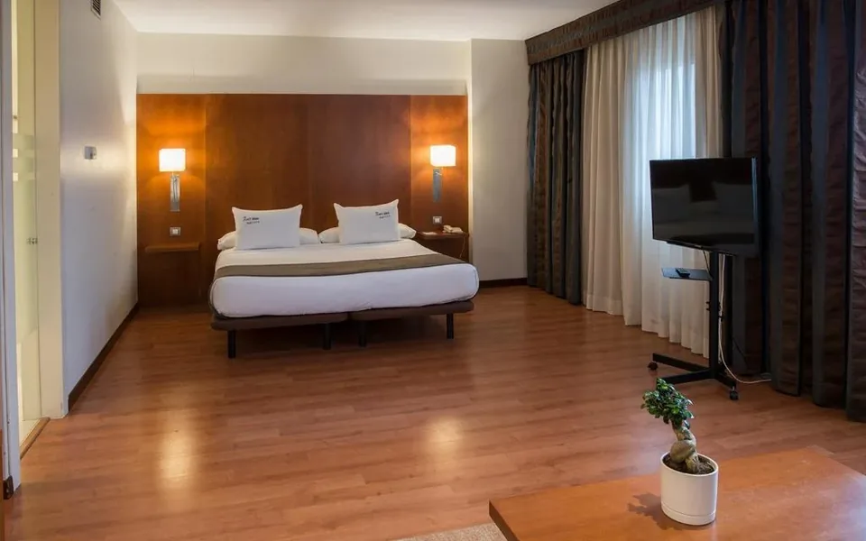 🐬 Valencia: Hotel 4* + Desayuno + Oceanogràfic