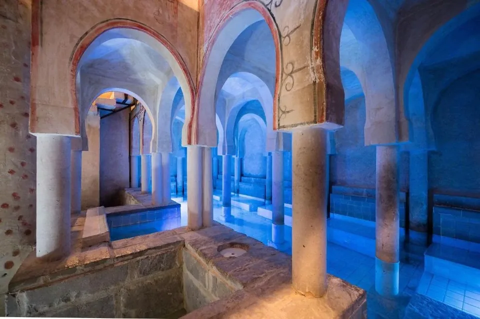 ⛪️ Hotelazo 4* con SPA bajo Patio Renacentista