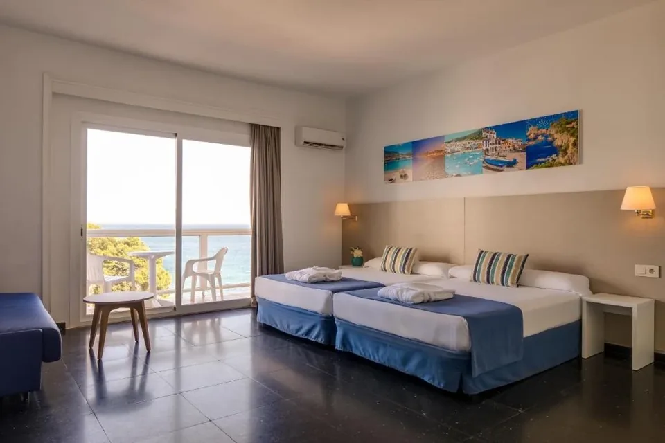 🌞 Platja D`Aro : Hotel 4* + Media Pensión