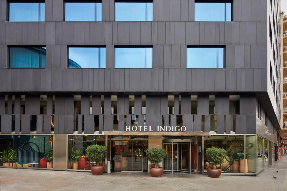 🏨 Barcelona: Hotel 4* + Desayuno + Copa y tapa