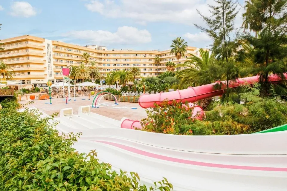 💦 Salou: Media Pensión en Hotelazo con Splash Park