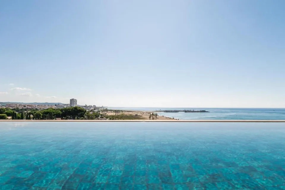 🏨 Comarruga: Hotel 4* + Media Pensión + Spa