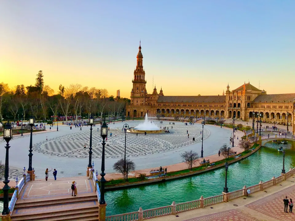 🍊 Sevilla: Escapada de 5 Días en Hotel Céntrico + Desayuno incluido