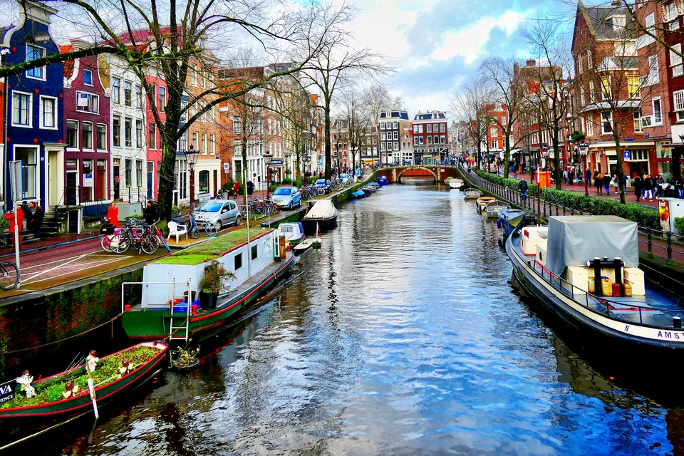 🚲 Ámsterdam te espera con este planazo de 4 días ✈️ + 🏨