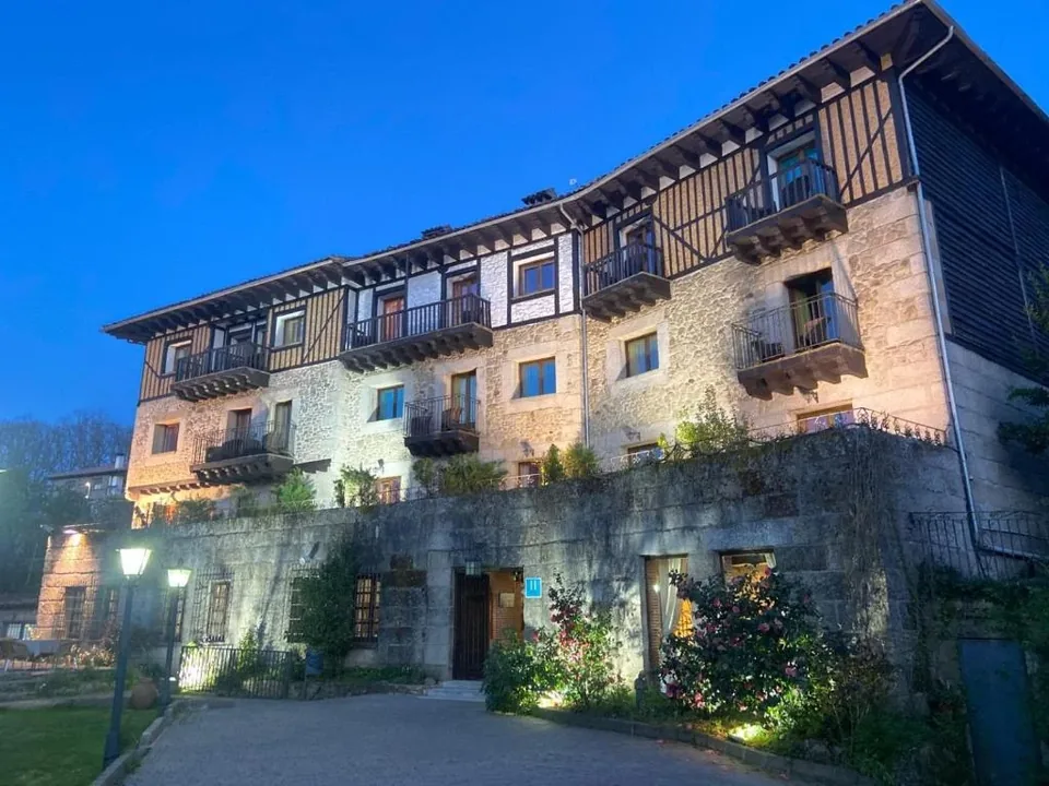 🏨 La Alberca: Hotel 4* + Media Pensión + Piscina Interior y Exterior