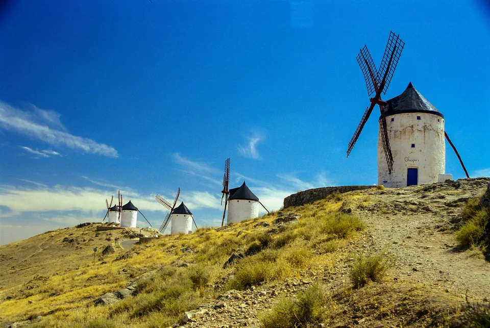 🌾💨 Consuegra: Noche en Hotel 3★ a 2,5 km de los Molinos