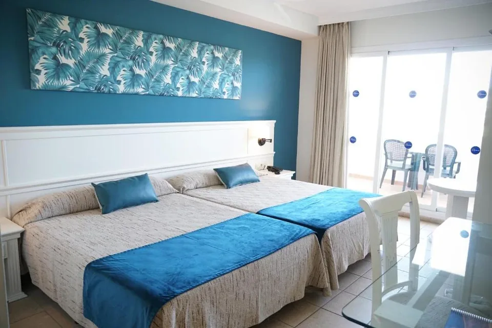 🏖️ Cabo de Gata: Hotel 4* + Media pensión para 2 adultos + 2 niños