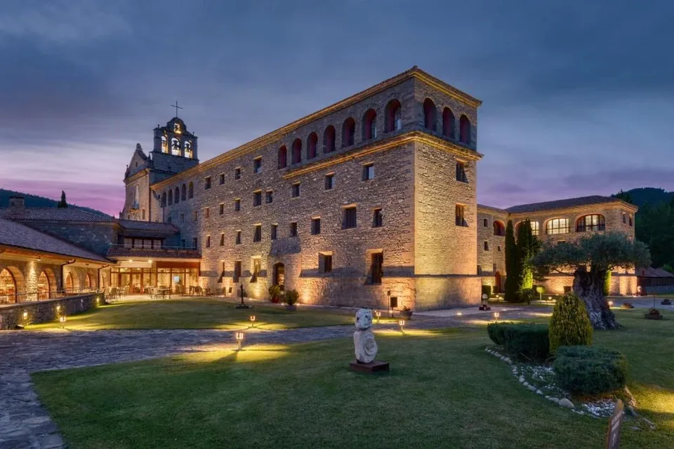 ⛪️ Hotel & Spa 5* en el Monasterio de Boltaña