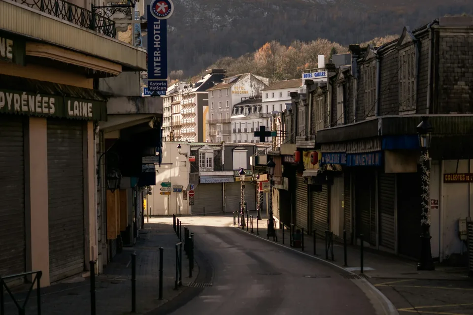 🕯️ Lourdes (Francia): Noche en Hotel 3★ junto a los Santuarios