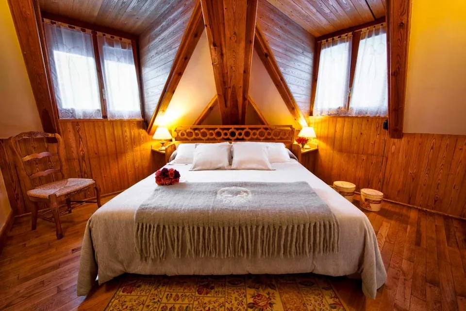 🏔️ Encantador Hotel de Alta Montaña en el Corazón de Benasque