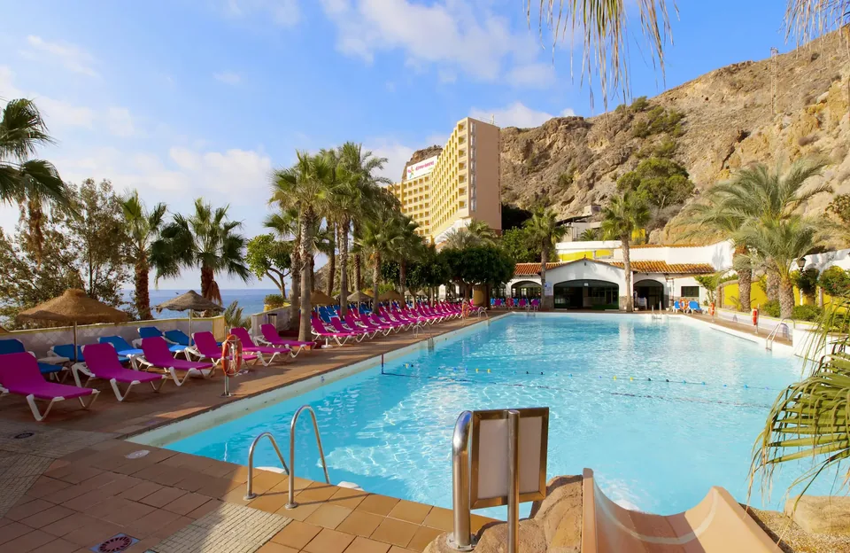 🌅 Escapada relax de 8 días en hotel 4⭐️ Adults Only en Almeria
