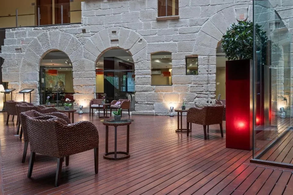 🍷 Escapada con Desayunos y SPA en el Corazón de Logroño