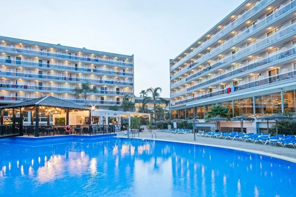 🏨 Salou: Hotel 4* + Media Pension + Habitación cuádruple