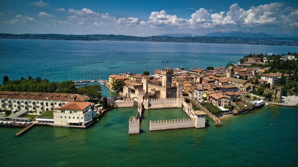 🚗 Lagos del Norte de Milan a Verona: 6 días a tu aire + Hoteles +Vuelos ✈️