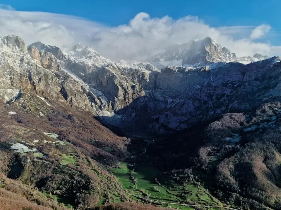 🏔️ Cantabria: Hostal + Media Pensión +Detalle de Bienvenida