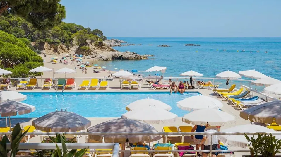 🌞 Platja D`Aro : Hotel 4* + Media Pensión