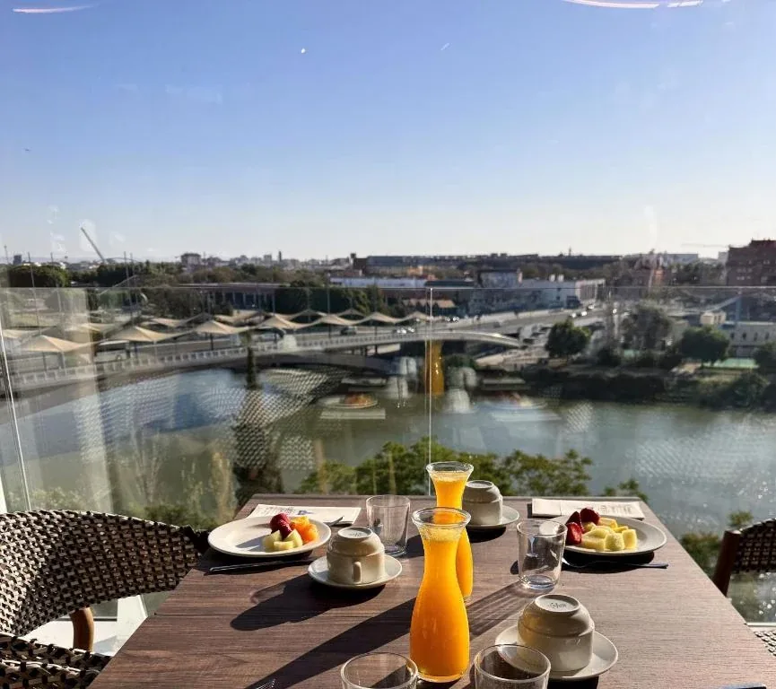 💃 Sevilla: Hotel 4* + Desayuno