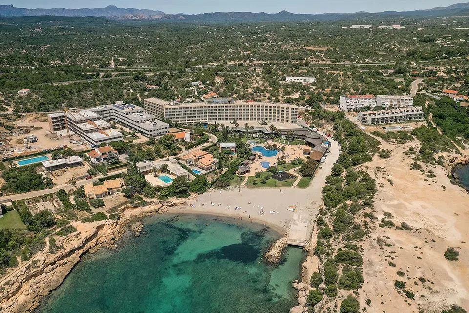 🌊 Hotelazo a Media Pensión y Cala Privada en L'Ametlla de Mar