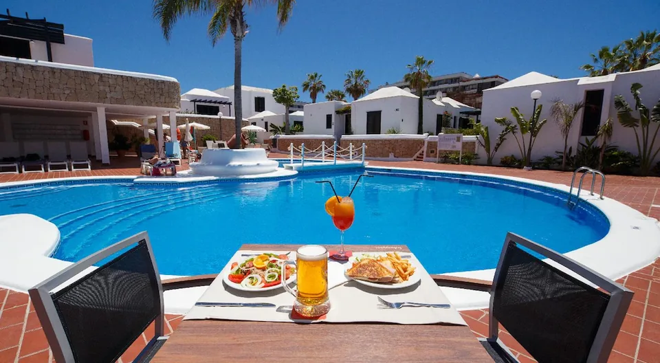 🌊¡Finde al MEJOR parque acuático! Vuelos a Tenerife + Hotel + Entrada