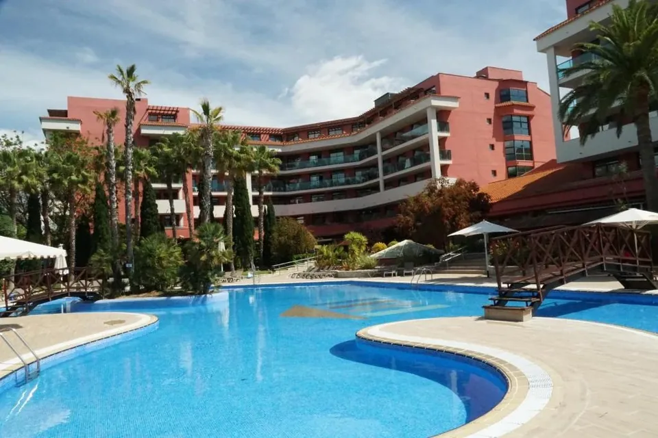 🏖️ Chollo en Salou con Media Pensión en Hotel con Toboganes