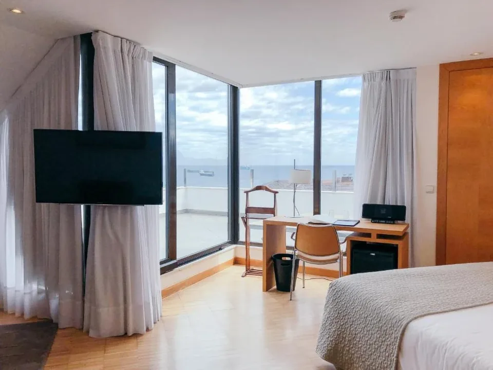 🏨 Santander: Hotel 4* + Habitación con terraza + Desayuno + Botella de Cava
