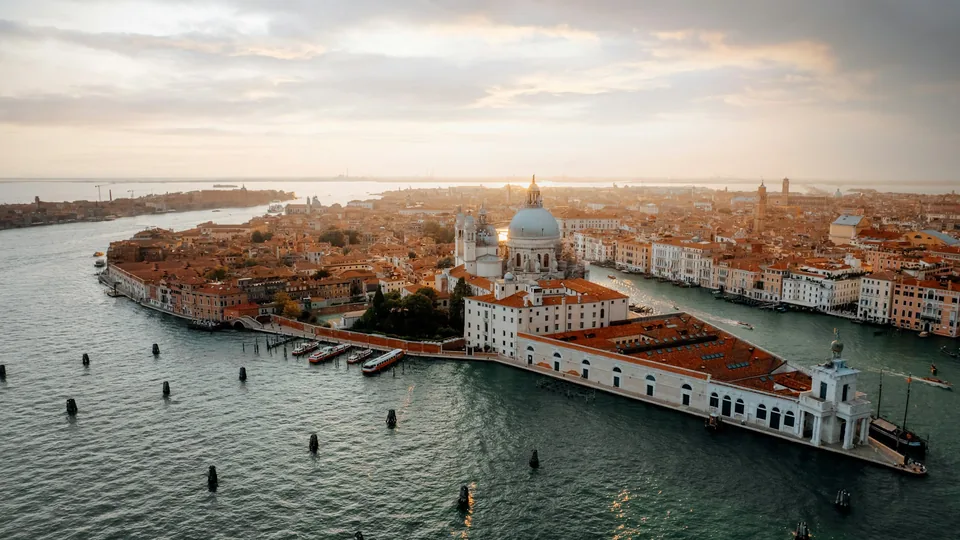 🎭 ¡Chollazo a Venecia! 3 Noches con Vuelos + Hotel y Desayuno