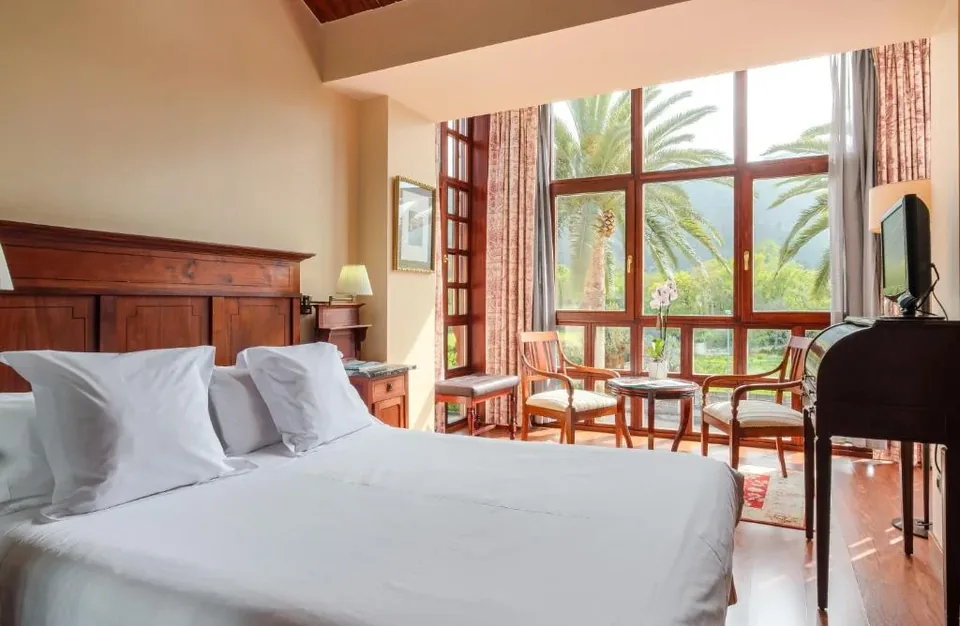 🏛️ Elegante y Exclusivo Hotel Boutique con Alma Indiana en Llanes