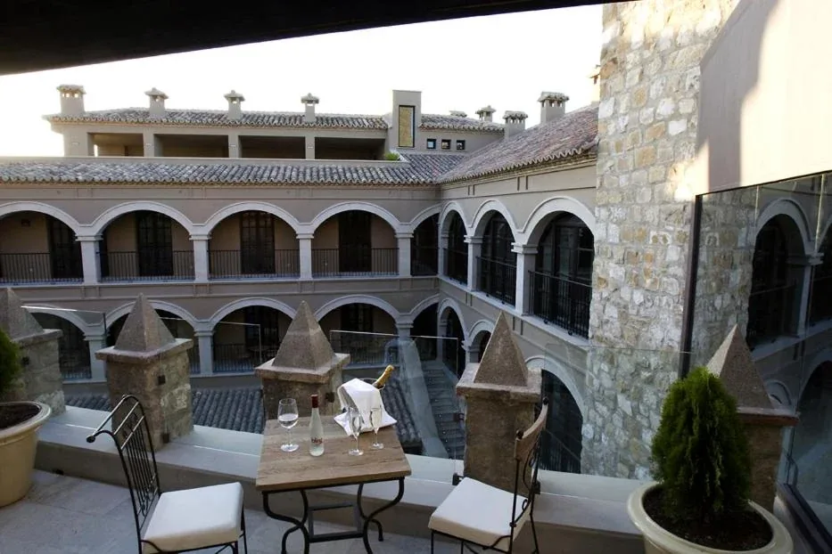 👑 Jaén: Noche en un Palacio Histórico