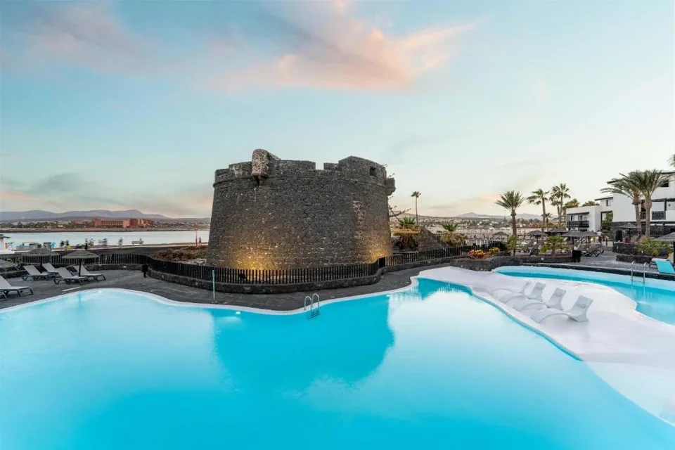 🌊 Fuerteventura: Vuelos + Hotel 4* + Media Pensión