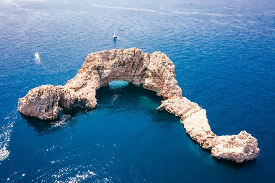 ✈️ Ibiza: Vuelos Solo Ida desde Sevilla o Valencia