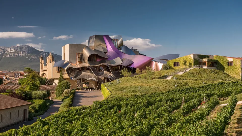 🍷 El Espectacular Hotel de Titanio de Frank Gehry en Álava