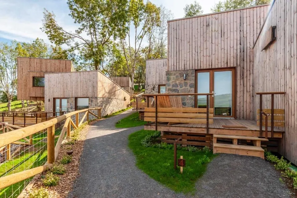🏔️ Espectacular Eco-Resort de Cabañas en Asturias